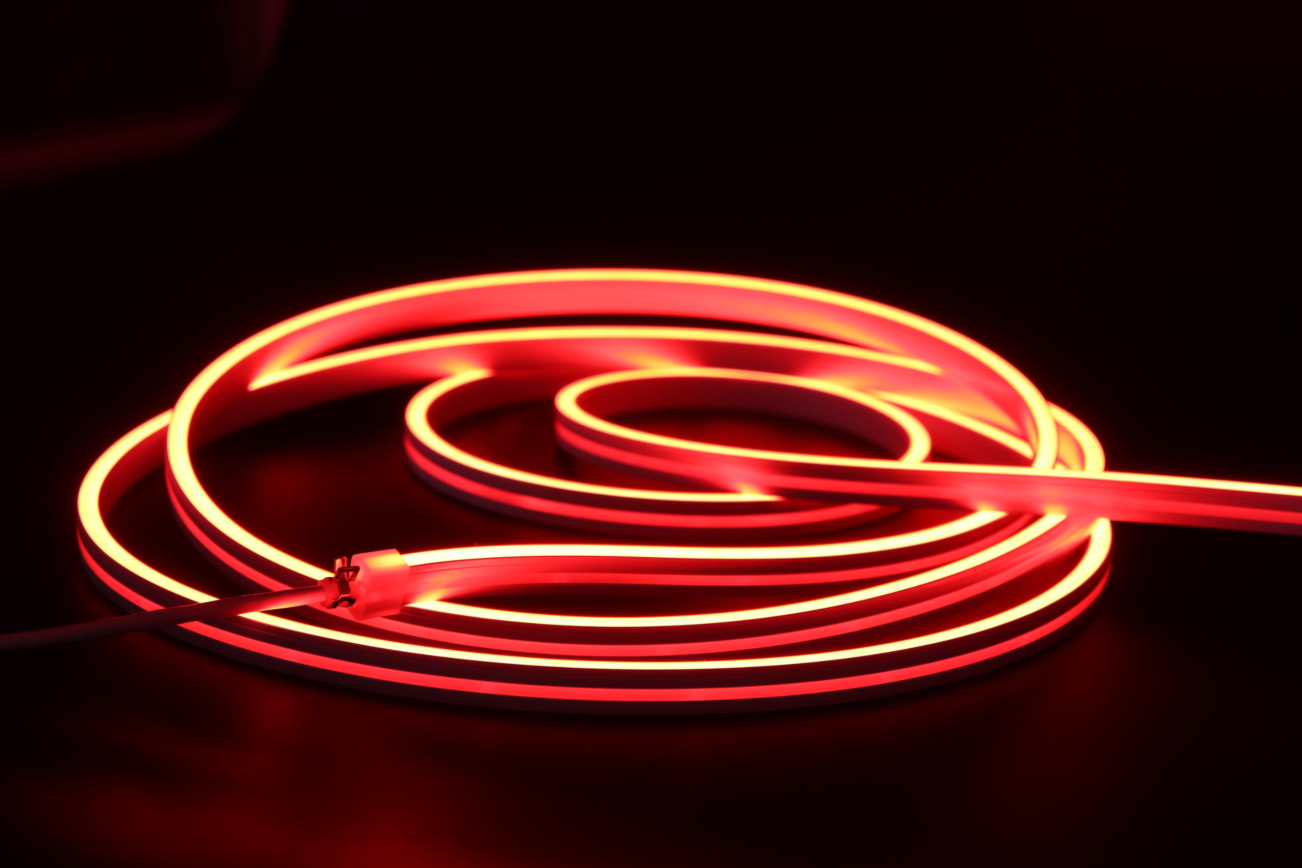 Cool white lighting application